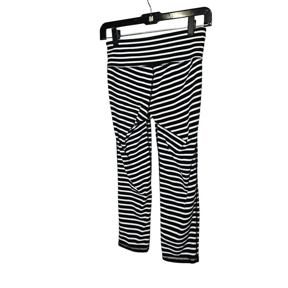 Athleta XS Black & White Striped Cropped Leggings - Yoga‎ Pants